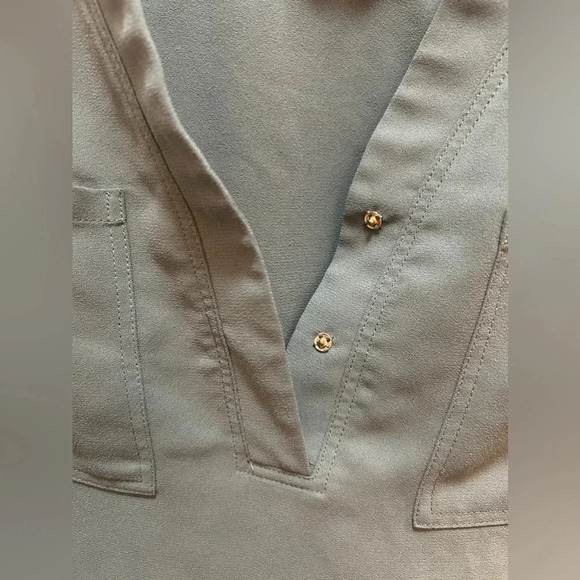 Nine West Green Long Sleeve Button Up Blouse. Size Small - Picture 3 of 5